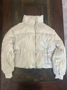 American Eagle Woman's Chill Puffer Jacket in Light Beige